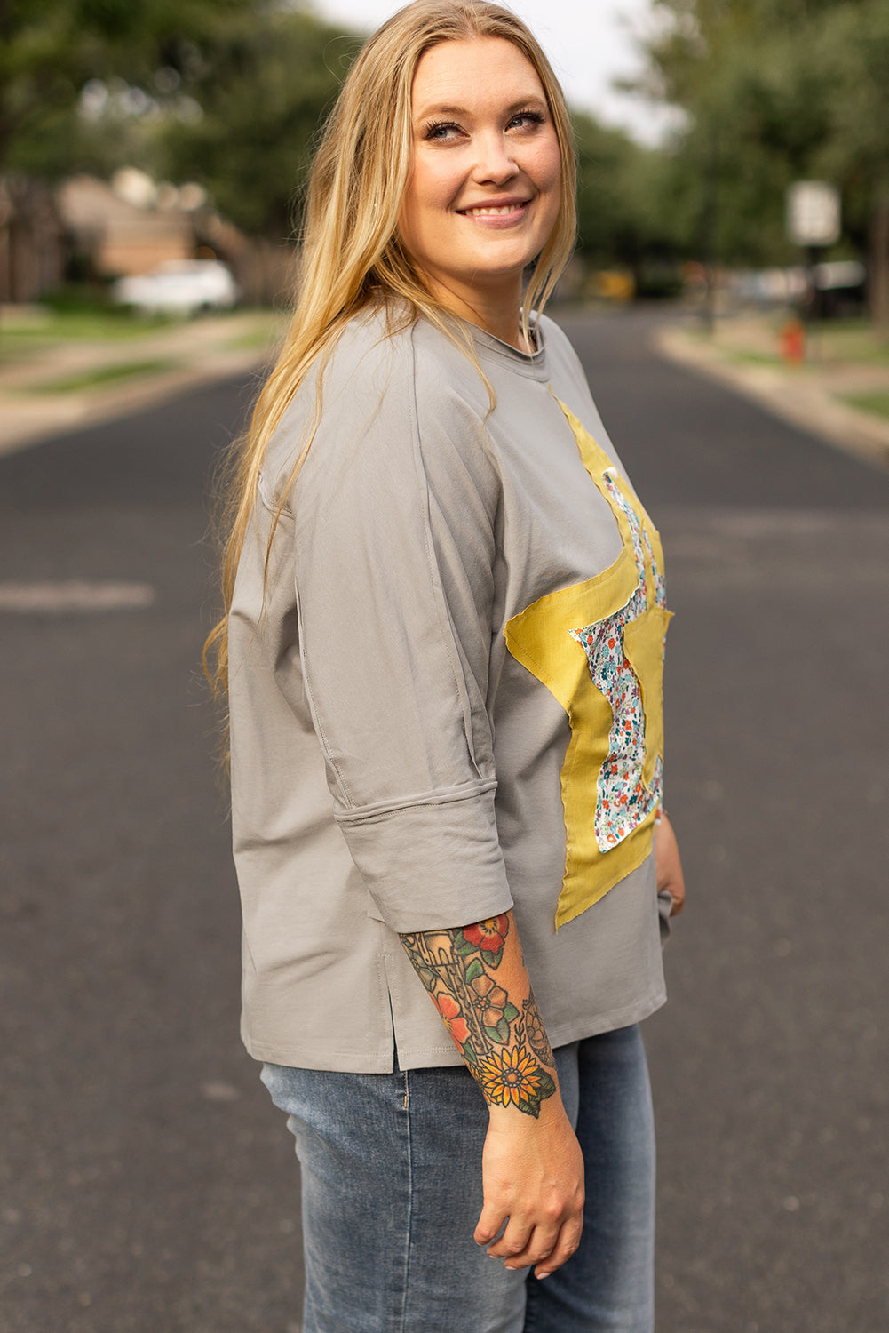 Plus Size Medium Grey Floral Star Patched Pattern 3/4 Sleeve Top
